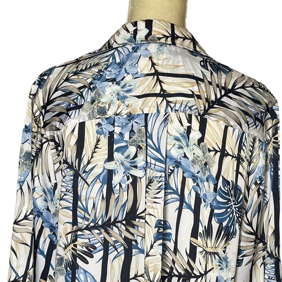 Chico’s Women’s Blue Floral Print Top Size 2 Regular Size L Roll Tab Sleeves - Picture 5 of 9